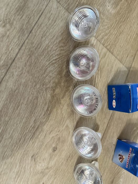 Потолочные светильники с лампами