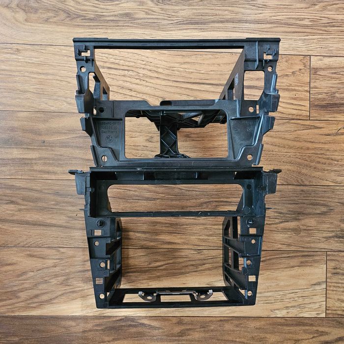 Скоби рамки за арматурно табло BMW 3 серия E90 E91 PS5 PS4 PlayStation