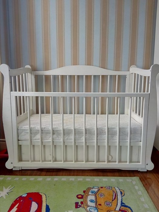 Детская кровать / манеж дерево обмен