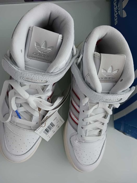 Бели кецове Adidas, естествена кожа, стелка 26см-  135лв