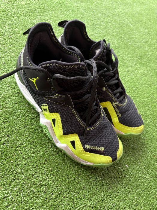 Баскетболни кецове