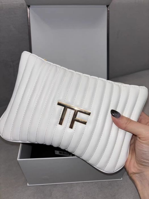 Красивый белый клатч