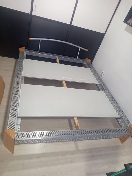 Vând pat aluminiu 1.6x2 m