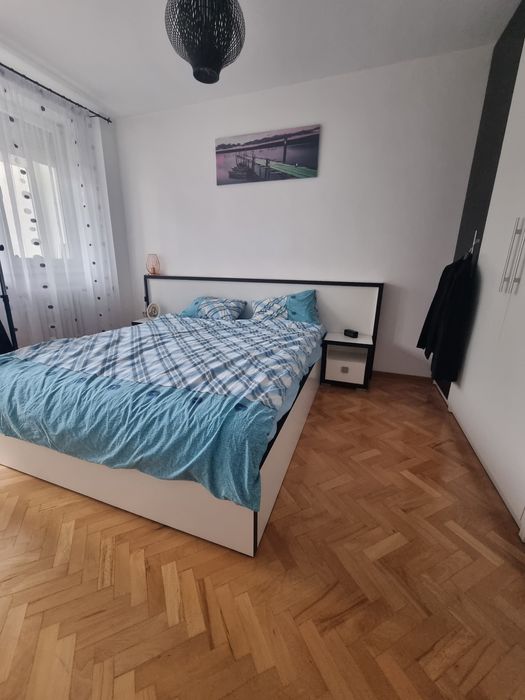 Vând pat matrimonial + noptiere