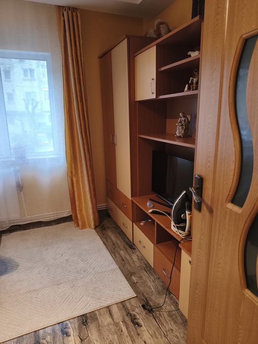 Vând apartament două camere Mioveni liber