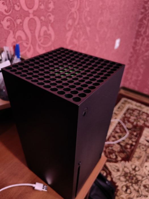 XBOX Series X  игровая консоль