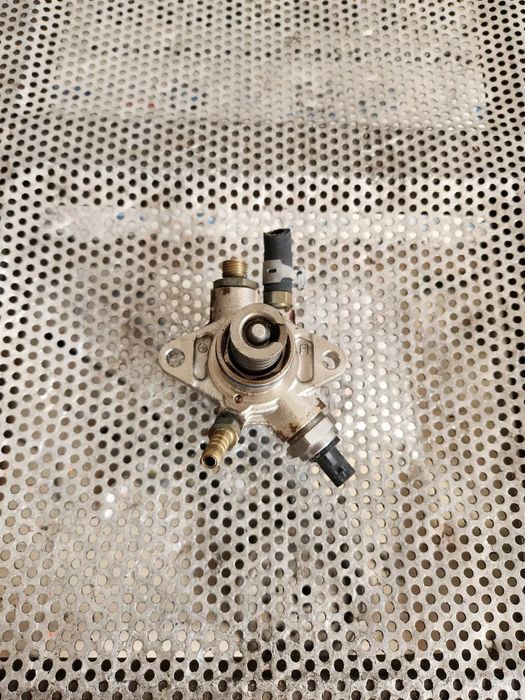 Pompa Inalta Presiune Audi A6 S6 RS6 A7 S7 RS7 A8 S8 RS8 Bentley 4.0 TFSI Cod T - Dezmembrari Arad