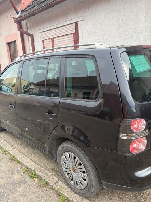 VOLKSWAGEN Touran 2004 — imagine 3