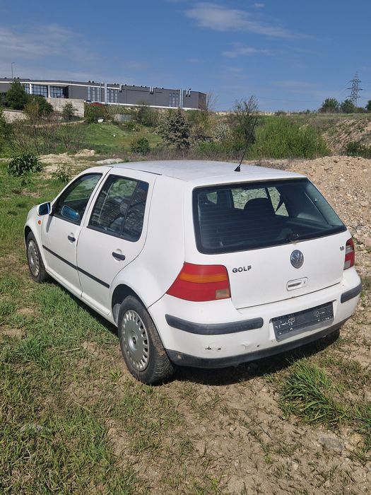 Golf 4 1.6 SR (НА ЧАСТИ)