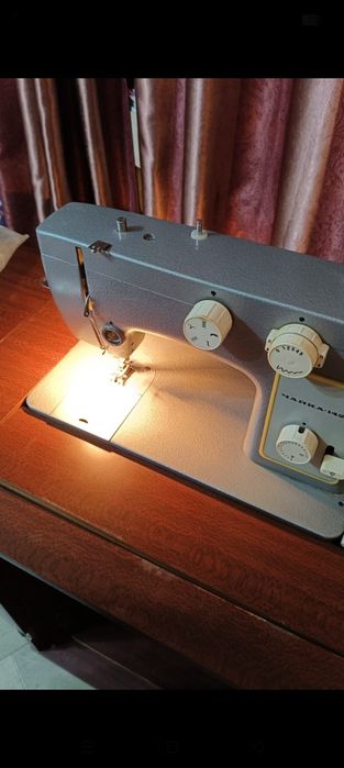 Швейную машину продам