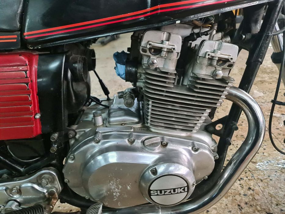 Motocicleta istorica Suzuki GS450 1981