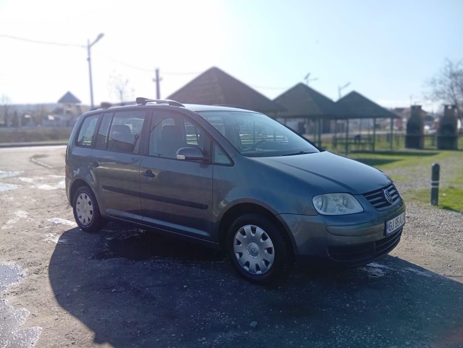 Vând Wolkswagen touran