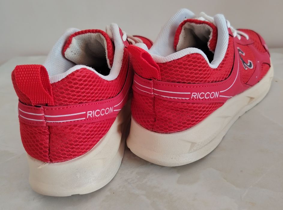 Продаю кроссовки RICCON