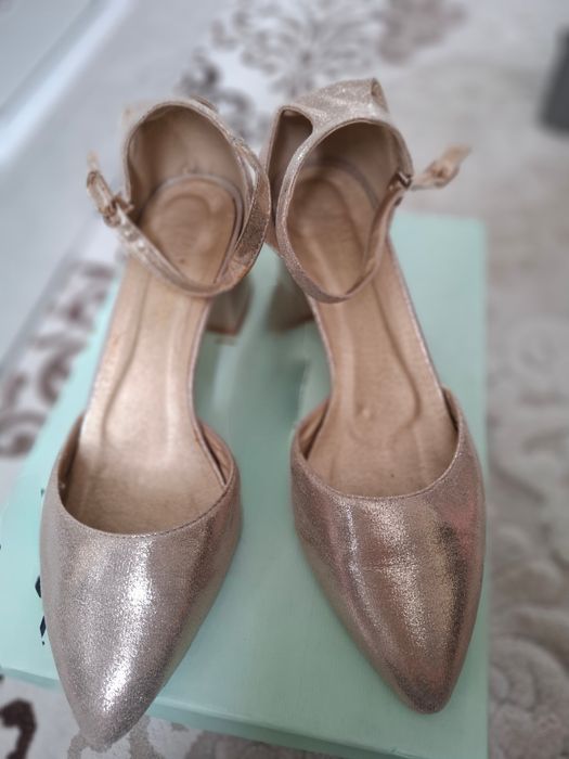 Продам туфли босоножки