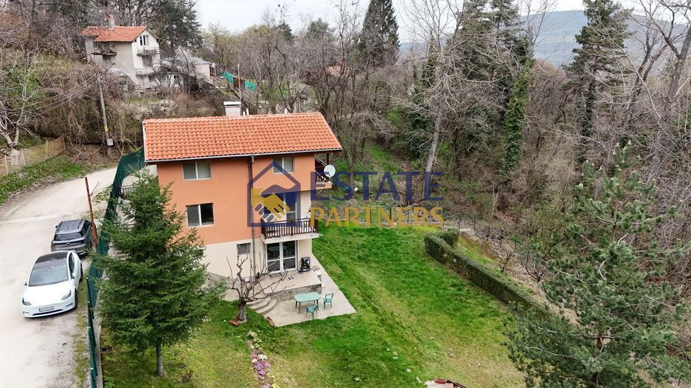 Къща в Пловдив, област-с.Гълъбово площ 186 цена 298000