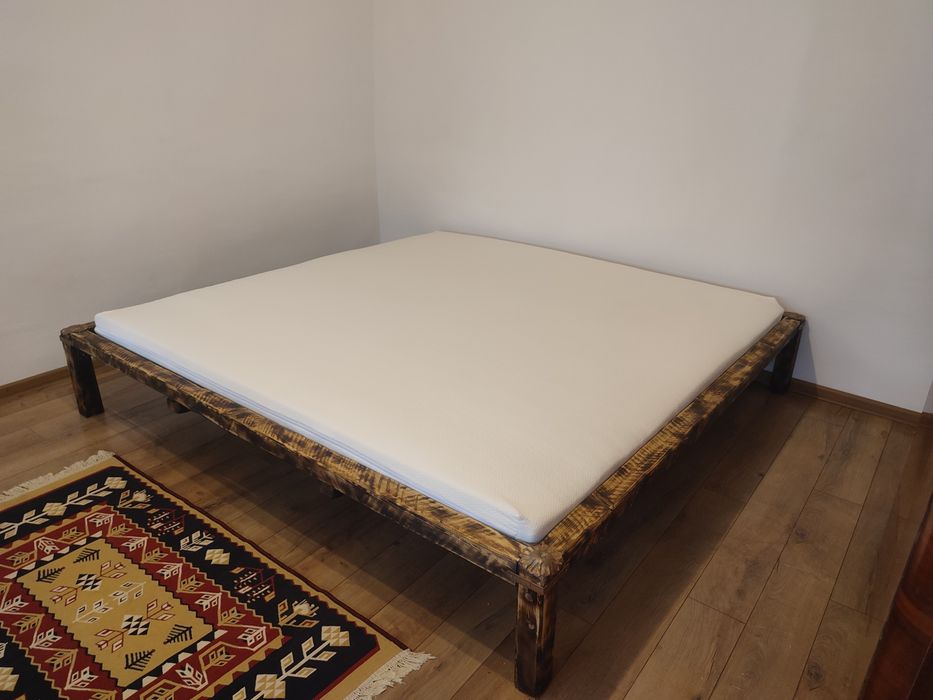 Pat Matrimonial din Lemn Masiv 2,20 m x 2,20 m.