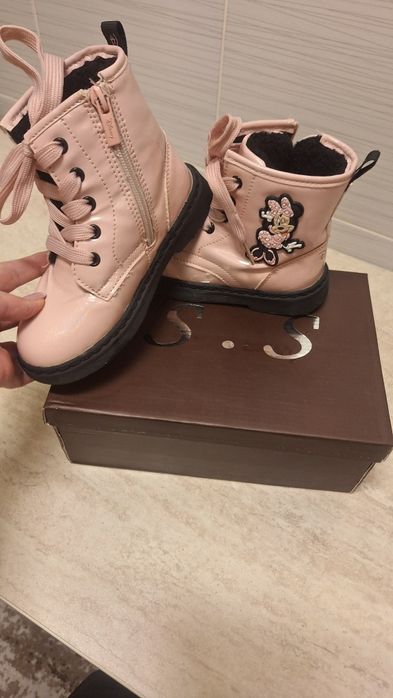 Vand ghetute roz fetite mar.28 MINNIE