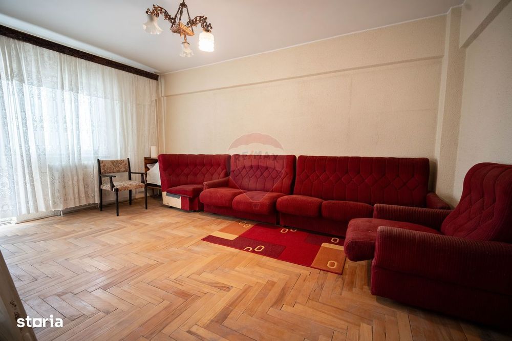 Apartament cu 4 camere de vânzare în zona Central