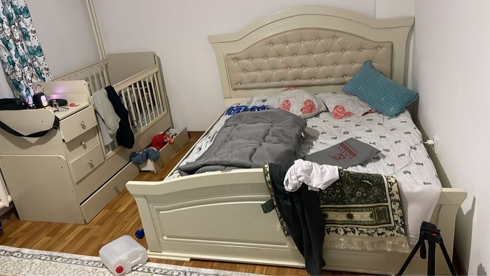 Кроват спальный и манеж