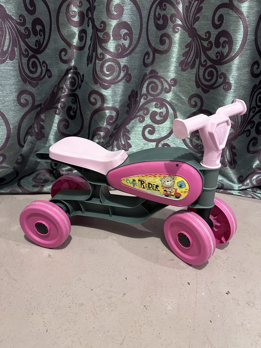 Bicicleta cu 4 roti  copii mici