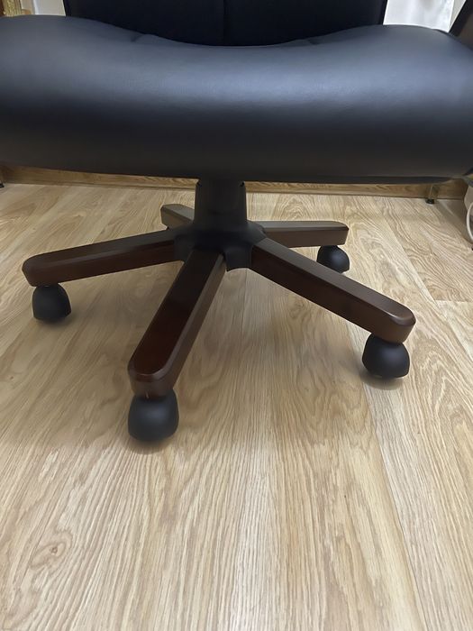 Kreslo yengide ozgina ishlatilgan