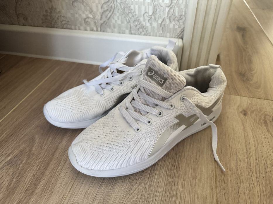 Продам обувь асиксы