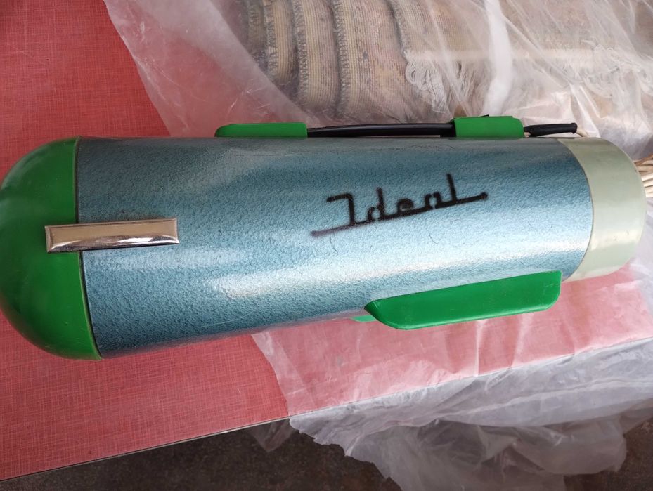 Aspirator de praf vintage Ideal