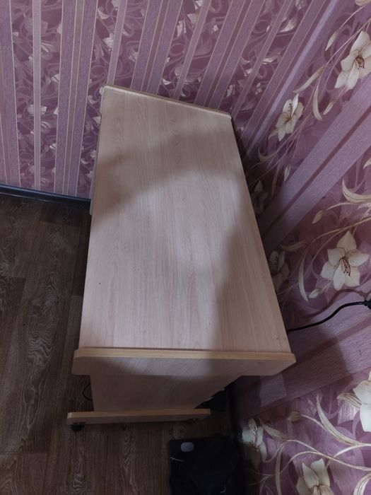 Продам компьютерный стол