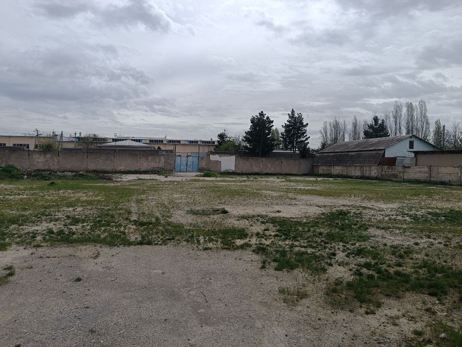 Кўчмас мулк сотилади