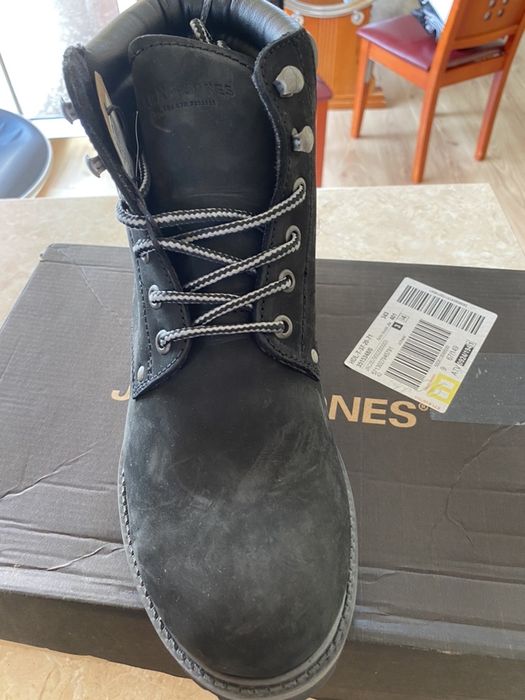 Боти J. J подходящи за мъже