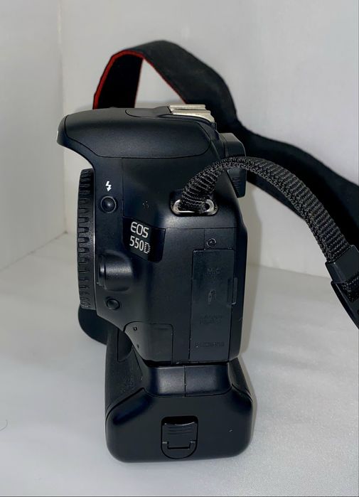 Canon 550D +  батериен грип | 28800 кадъра