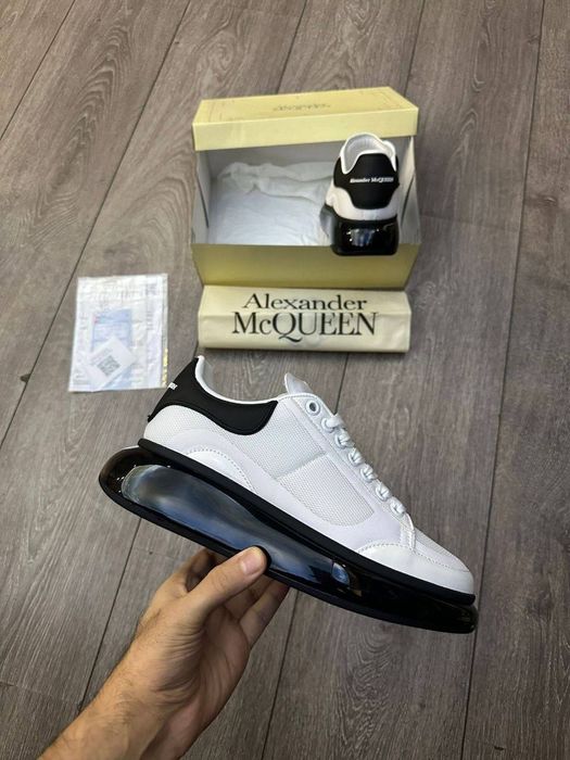 Adidași Alexander McQueen