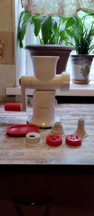 Продам мясорубка tupperware