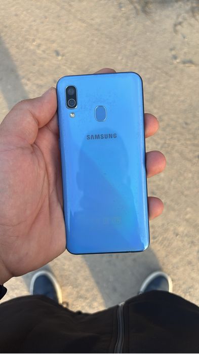 Самсунг А40 ……..