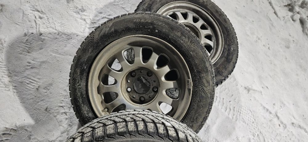 Продаю комплект резину с дисками б/у