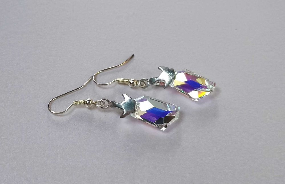 Сребърни обеци със Сваровски кристал.