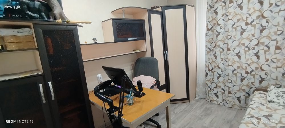 Стенка в комнату