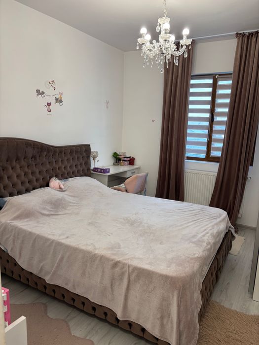 Vand apartament in vila cu curte proprie