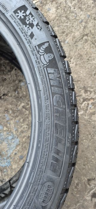 2 anvelope iarna 10% uzura,Michelin 285/35/20.Pretul este pe bucata.