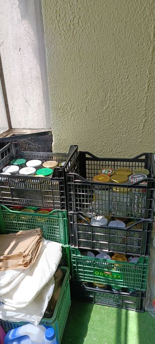 Буркани на винт с капачки 93 броя в 8 броя касетки бонус