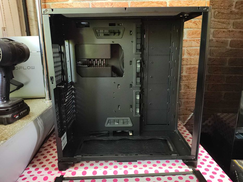 Carcasa Lian Li O11 Dynamic XL ROG Black.