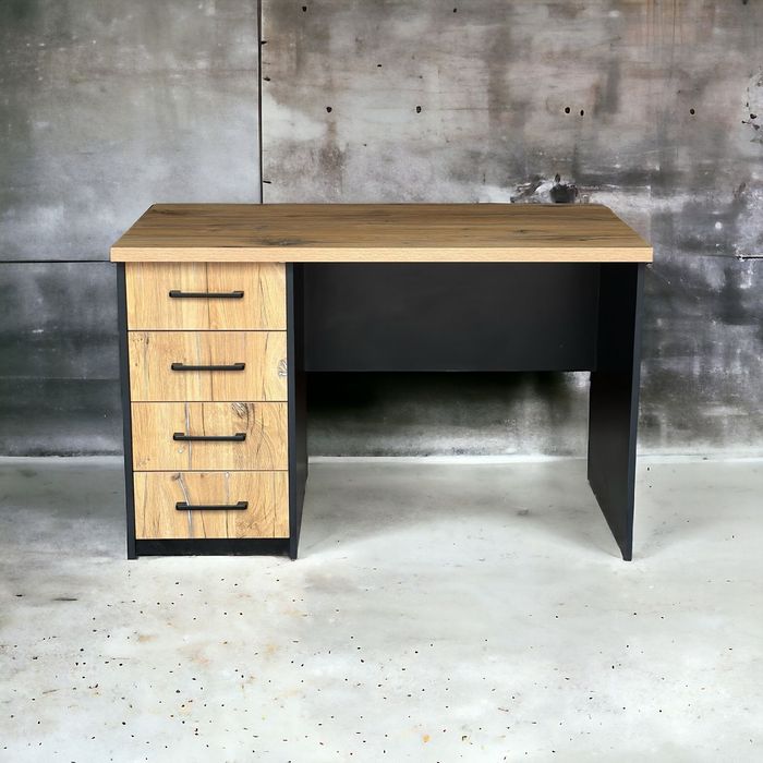 Столы рабочие, письменные в наличии.