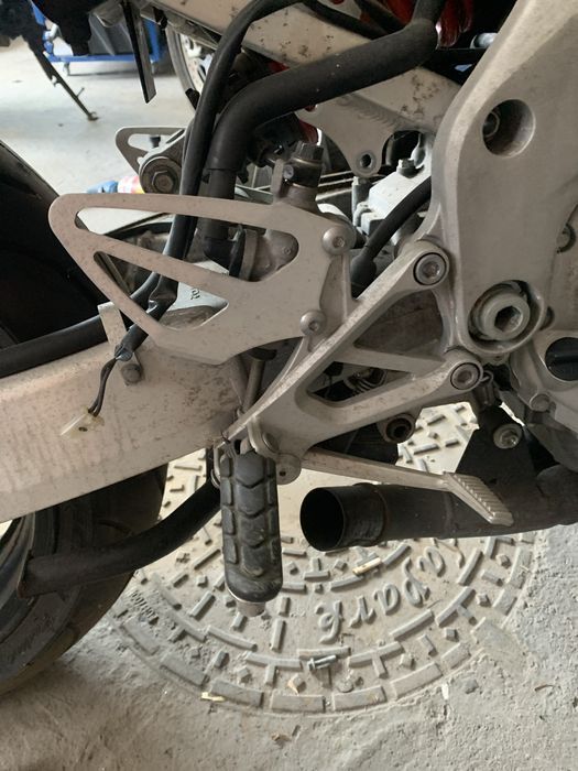 Scarite fata honda cbr f4 2000