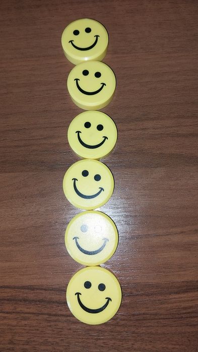 Продаются магниты разные.