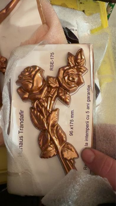 Crucifix mici pentru mormant