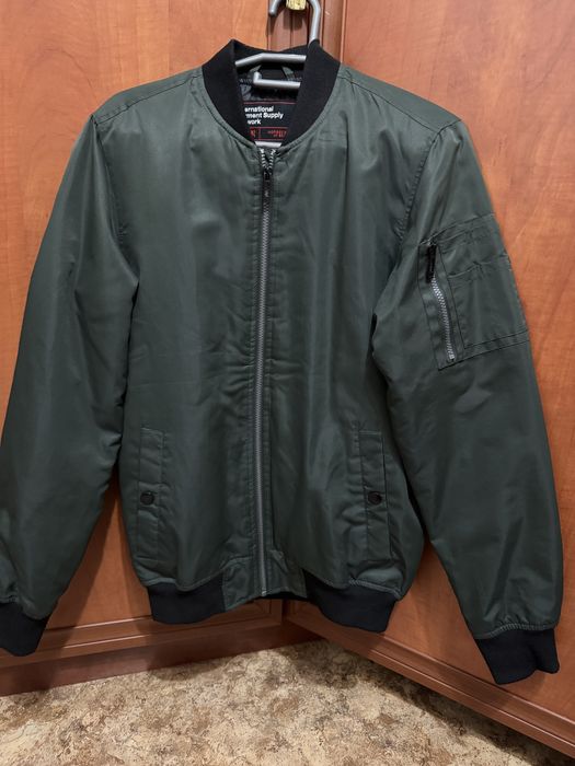 Продам куртку мужскую