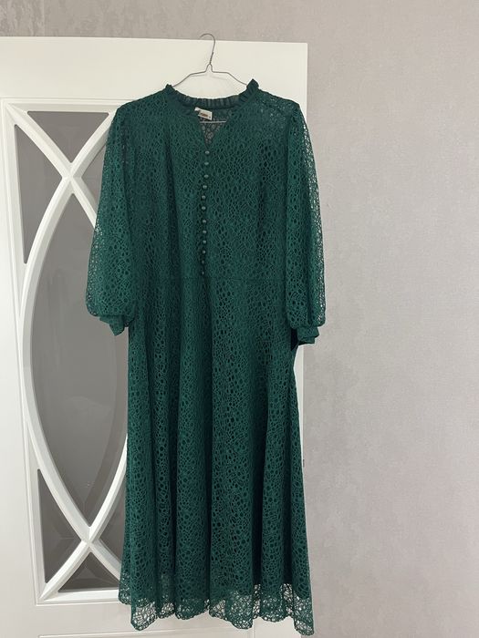 два платья в черном и в зеленом цвете