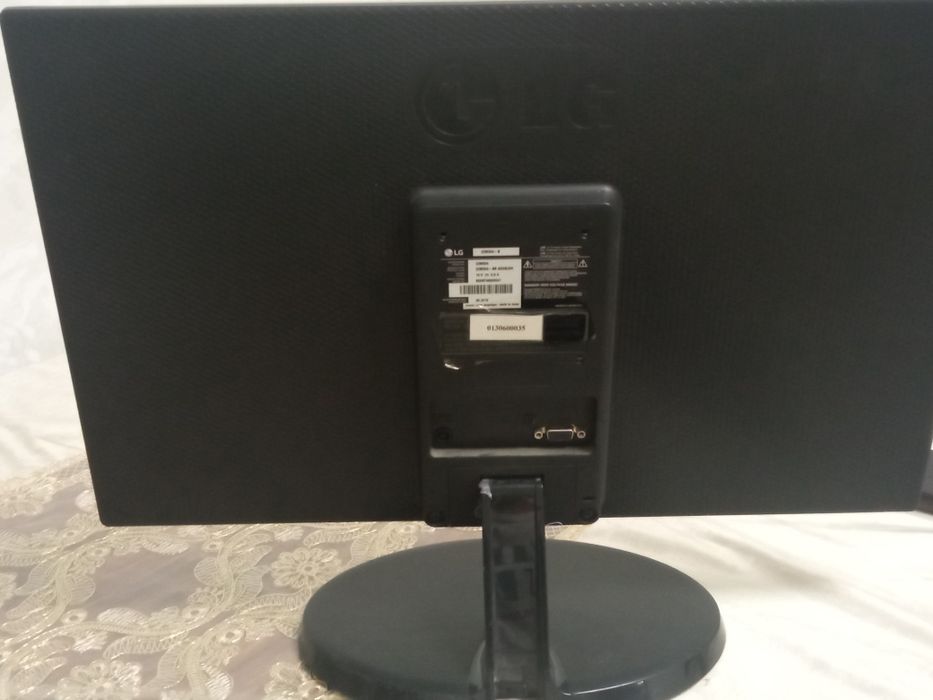 Lg ishlaydi momosi yoq qotib qomaydi ulaydigan simlari bor simsiz me