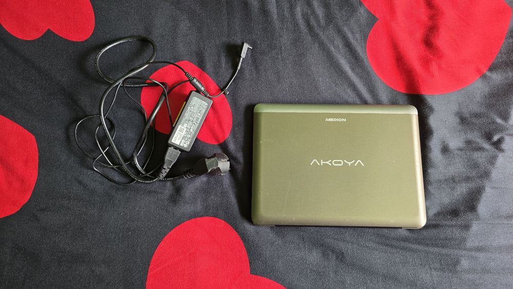 Laptop Medion  Akoya cu încărcător