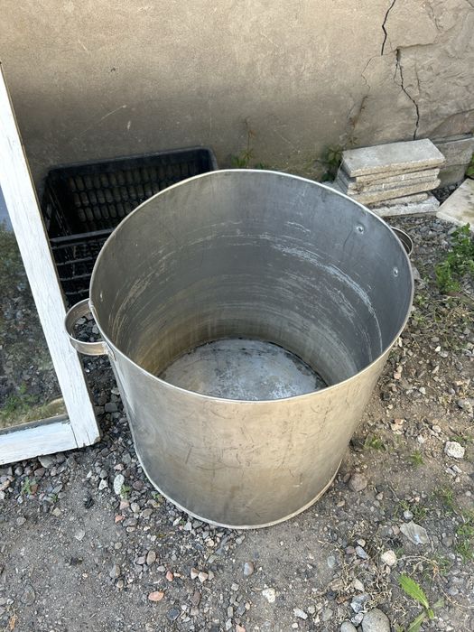 Бочок для воды обьем не маленький